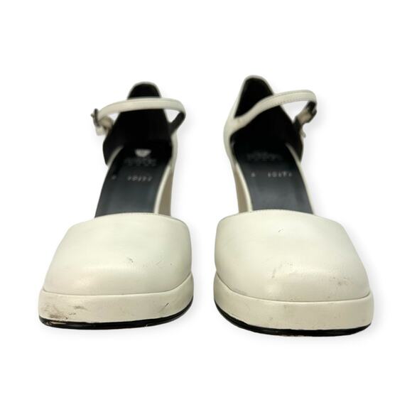 Andrea Coleccion | Size 8 | White Leather Round Toe Chunky 4 Inch High Heel Pump - Picture 2 of 11
